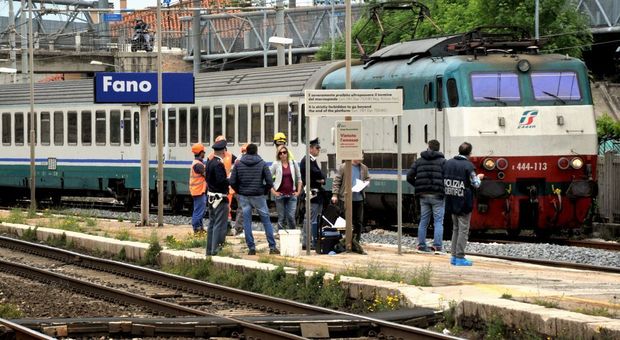 Fano, 31enne straziato dal treno: si sospetta il suicidio