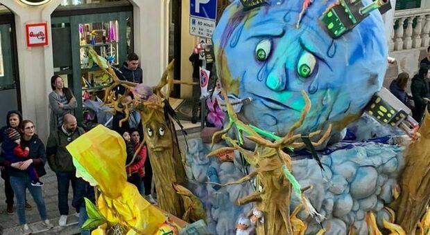 Gallipoli, il maltempo "affossa" il Carnevale: cancellata la sfilata