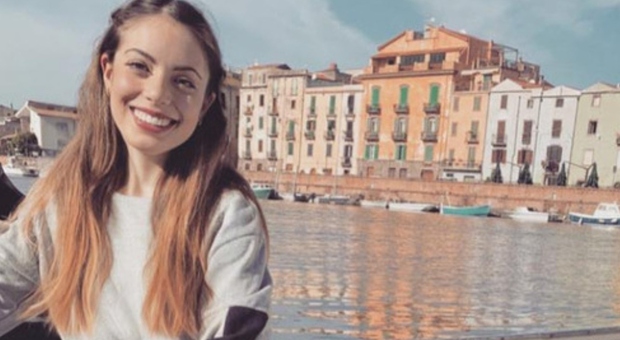 È morta Giada, la ragazza romana di 22 anni precipitata dal terzo piano in Sardegna. Era in casa con l'ex fidanzato