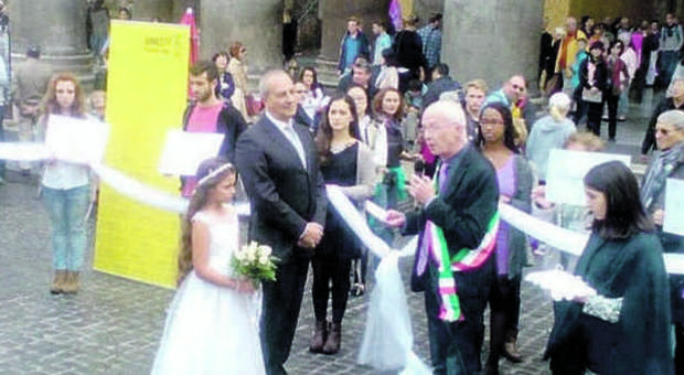 Spose bambine, l'inquietante fenomeno cresce in Italia: "Vengono costrette dai genitori"