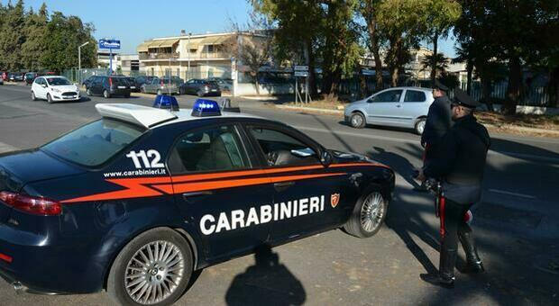 Ubriaco alla guida di un'auto provoca incidente, denunciato dai carabinieri