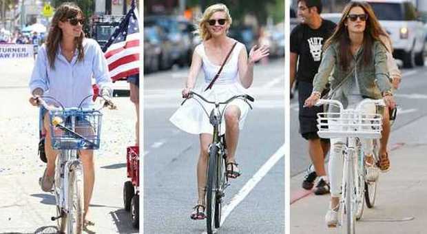 Jennifer Garner, Kristen Dunst e Alessandra Ambrosio in bicicletta