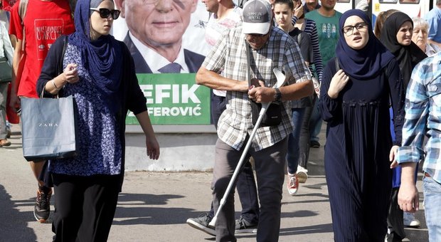 Elezioni in Bosnia-Erzegovina, affluenza al 53%: Dodik in testa per la presidenza