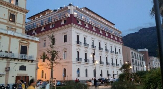 Castellammare, riapre a giugno lo storico Hotel Stabia