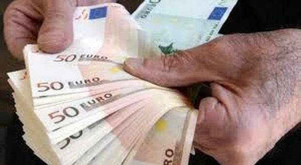 Napoli, banconote false da 50 euro sequestrate: coppia arrestata