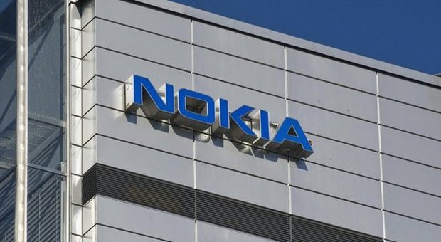 Nokia rinvia il lancio del nuovo "phablet" dopo l'accordo con Microsoft