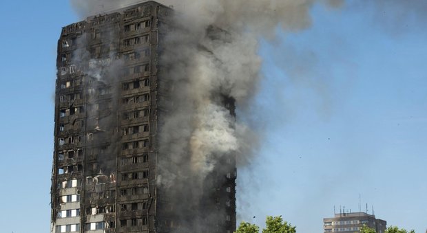 Londra, a fuoco la Grenfell Tower, nel 2013 un incidente simile: ignorato allarme inquilini