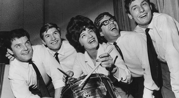 È morta Honey Lantree degli Honeycombs, la prima donna batterista di un gruppo beat negli Anni '60
