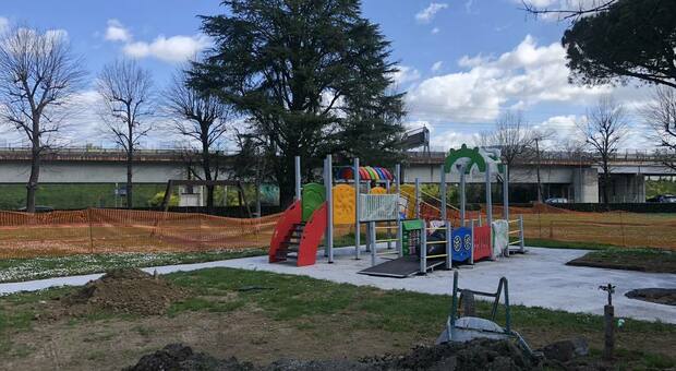 Orvieto, lavori in corso. Parchi giochi, aree verdi, bagni pubblici, passerelle e giardini comunali