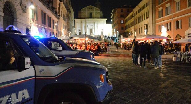 Bulli violenti, in quattro sono sotto accusa ad Ancona: «Inseguito e massacrato dal branco»