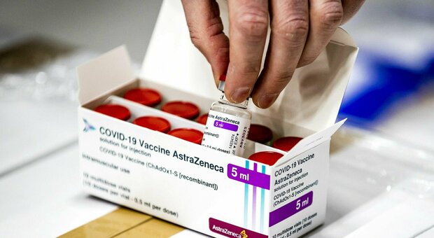 AstraZeneca, mi sono vaccinato: ora cosa devo fare? «Chi non accusa sintomi dopo la prima dose è al sicuro»