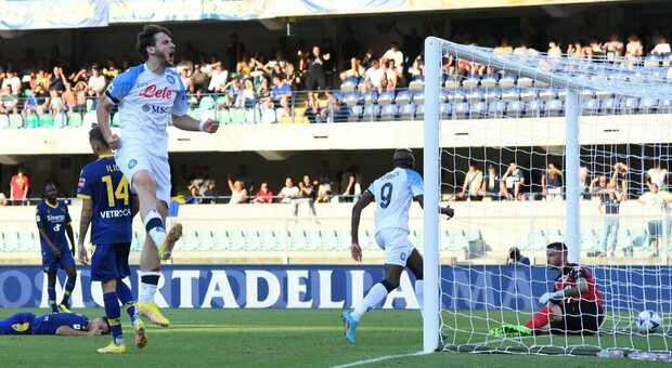 Napoli, cinque gol al Verona: la risposta alle big e ai nostalgici per i grandi addii