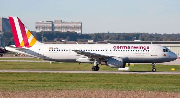 Germanwings, ora la Turkish dice ai piloti: «Sposatevi»