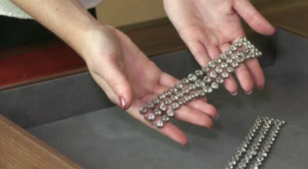 Il record di Maria Antonietta: i suoi bracciali di diamanti all'asta venduti a un prezzo da non credere