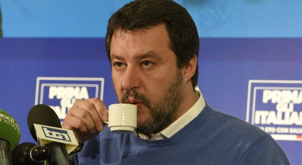 Salvini torna a Napoli il 18 febbraio: «Per liberarla dai due De, de Magistris e De Luca»