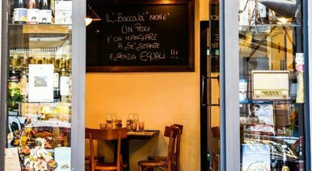 Napoli, il ristoratore che crede nel Green Pass: «Meglio di lockdown e smartworking che ci hanno affossato»