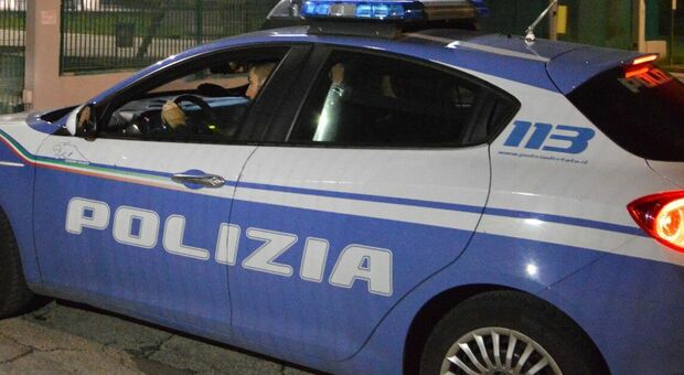 Ancona, scoppia la lite tra nuora e suocera per un debito non onorato: per calmarle serve la Polizia