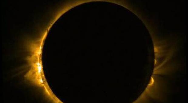 Mercoledì eclissi totale di Sole con super Luna nera