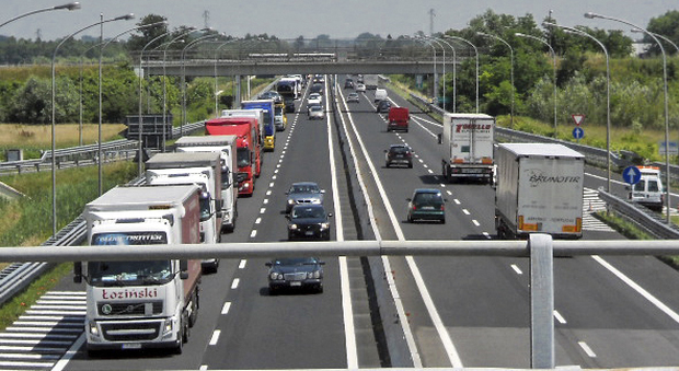 Incidenti sulle autostrade: circolazione rallentata e code in A4, A23 e la A34
