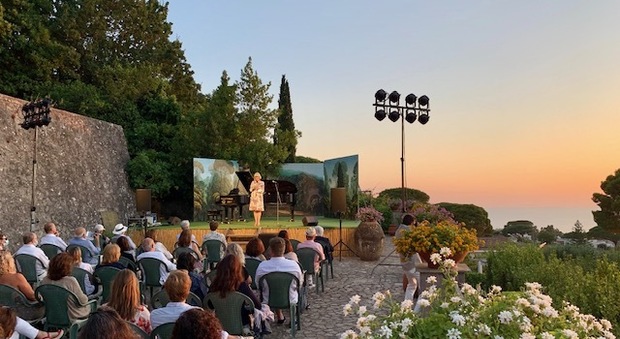 Capri, Andrea Padova chiude la rassegna «Un’estate per sognare» a Villa San Michele