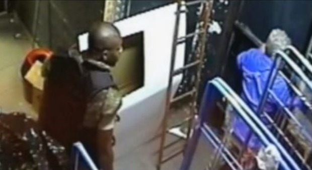 Attentati di Parigi, dieci arrestati: sono sospettati di aver fornito le armi a Coulibaly