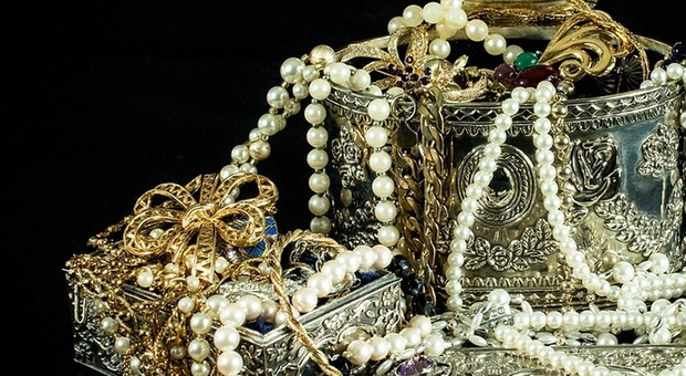 Furto da centomila euro a Ronciglione, gioielli e preziosi ritrovati e recuperati in Puglia