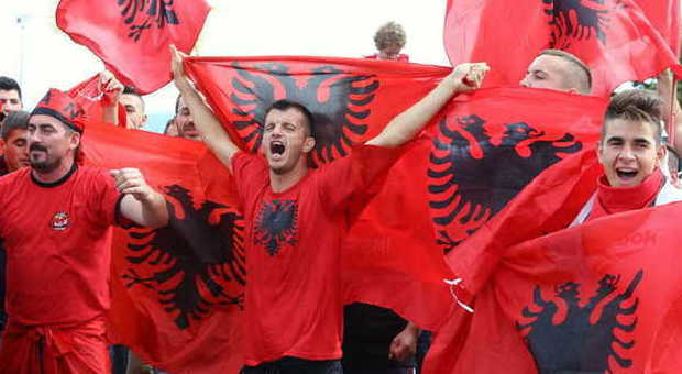Albania, tappeto rosso all'aeroporto per la nazionale