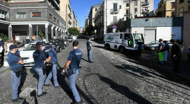 Ragazzo ucciso a Napoli nel conflitto a fuoco durante la rapina, il poliziotto non è indagato