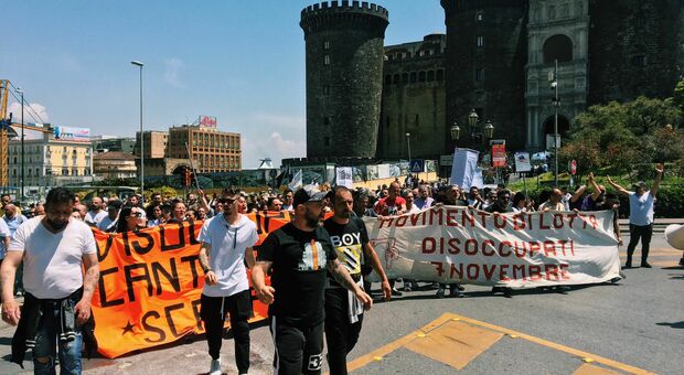 Napoli, i disoccupati tornano in piazza: «Ora vogliamo risposte concrete»