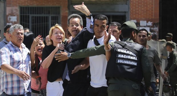 Venezuela, la Costituente rimuove la procuratrice Ortega Diaz, il Mercosur sospende il paese