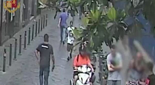 Napoli, Presa la banda dei rapina-orologi: assalto ai turisti nel centro storico