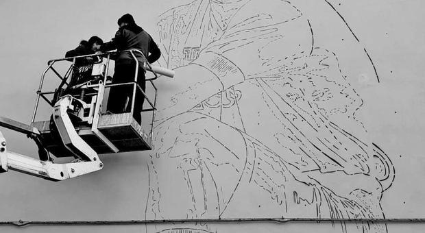 Omaggio a Maradona: dopo Totò e la Loren, un altro maxi murales a Gragnano
