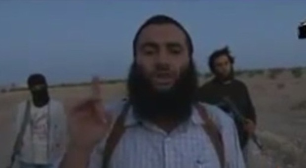 Isis, un altro video choc: donna lapidata dal padre: "Aveva tradito il marito" -Guarda