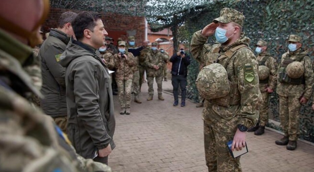 Ucraina, Zelensky: «Dateci più armi, la guerra finirà prima»