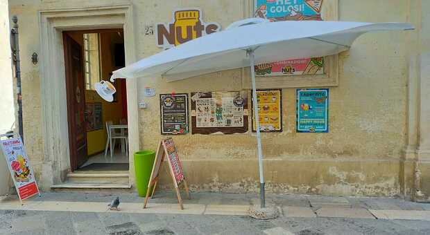 Furto alla cioccolateria Nuts del centro storico: ladri in fuga con 300 euro