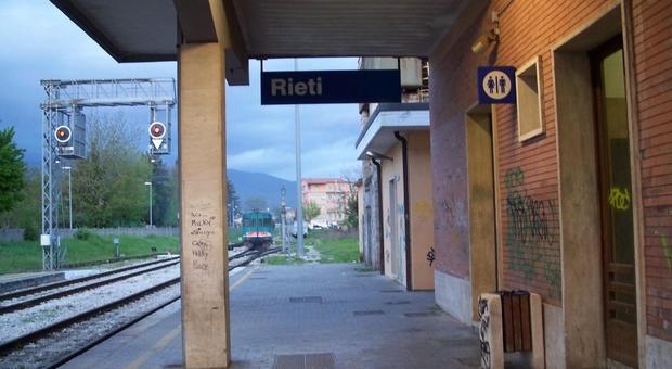 Ferrovia L'Aquila-Rieti-Terni bloccata per un allarme bomba, treni fermi ora la circolazione è ripresa regolare