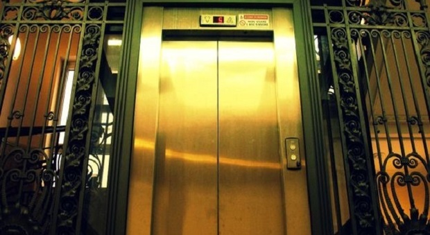 Oggi è la Giornata senza ascensori: ecco perché potreste trovarli sigillati