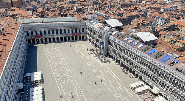Piazza San Marco dal Campanile. Commercio e turismo a Venezia sono sempre più in mano a imprese gestite da cittadini cinesi