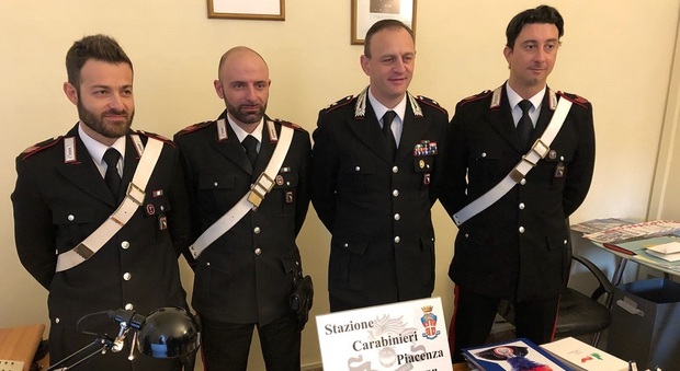 I carabinieri di Piacenza illustrano l'operazione (Foto La Libertà)