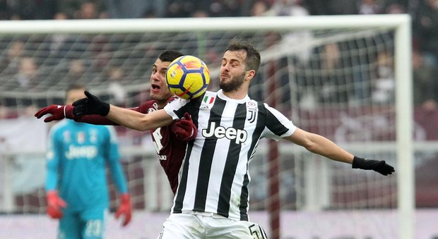Juventus, Pjanic: «Il Napoli? Se vuole lo scudetto, venga a prenderlo allo Stadium»