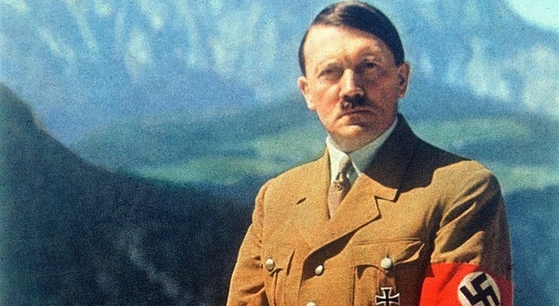 Hitler è morto nel 1945. Ancora mistero sul presunto suicidio, lo rivela l'analisi di un medico francese