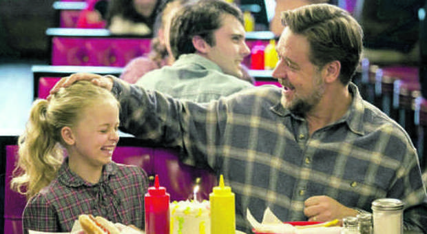 Padri e figlie, Russell Crowe straordinario ​protagonista del nuovo film di Muccino