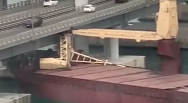 Nave si schianta contro un ponte: «Il comandante era ubriaco» VIDEO CHOC