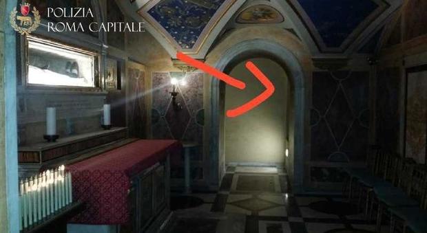 Pittore abusivo usava la cripta di Santa Francesca Romana per nascondere merce