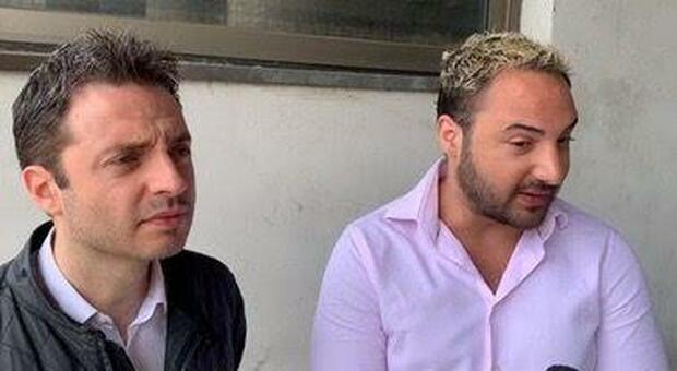 Da sinistra: Michele Cordaro, inviato del programma Mediaset "Le Iene" e il cameraman Enrico Maria Didoni