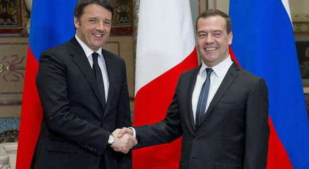 Renzi a Mosca: «Non c'è alternativa a soluzione politica e diplomatica delle crisi internazionali»