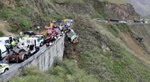 Colombia: autobus si ribalta, almeno 20 morti e 15 feriti