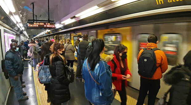 Metro Linea 1 bloccata a Salvator Rosa: passeggero non indossava la mascherina