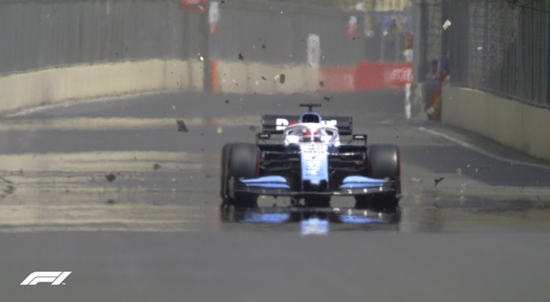 F1, tombino sfonda la Williams di Russel: cancellate le prove libere a Baku