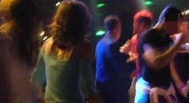 Torino, sesso nel bagno in discoteca, la sedicenne del video hard: «Ecco com'è andata davvero»